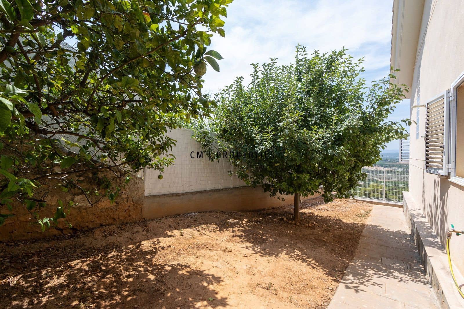 3 bedroom Villa for sale in Torrent with pool garage - € 579,000 (Ref: 9952830)
