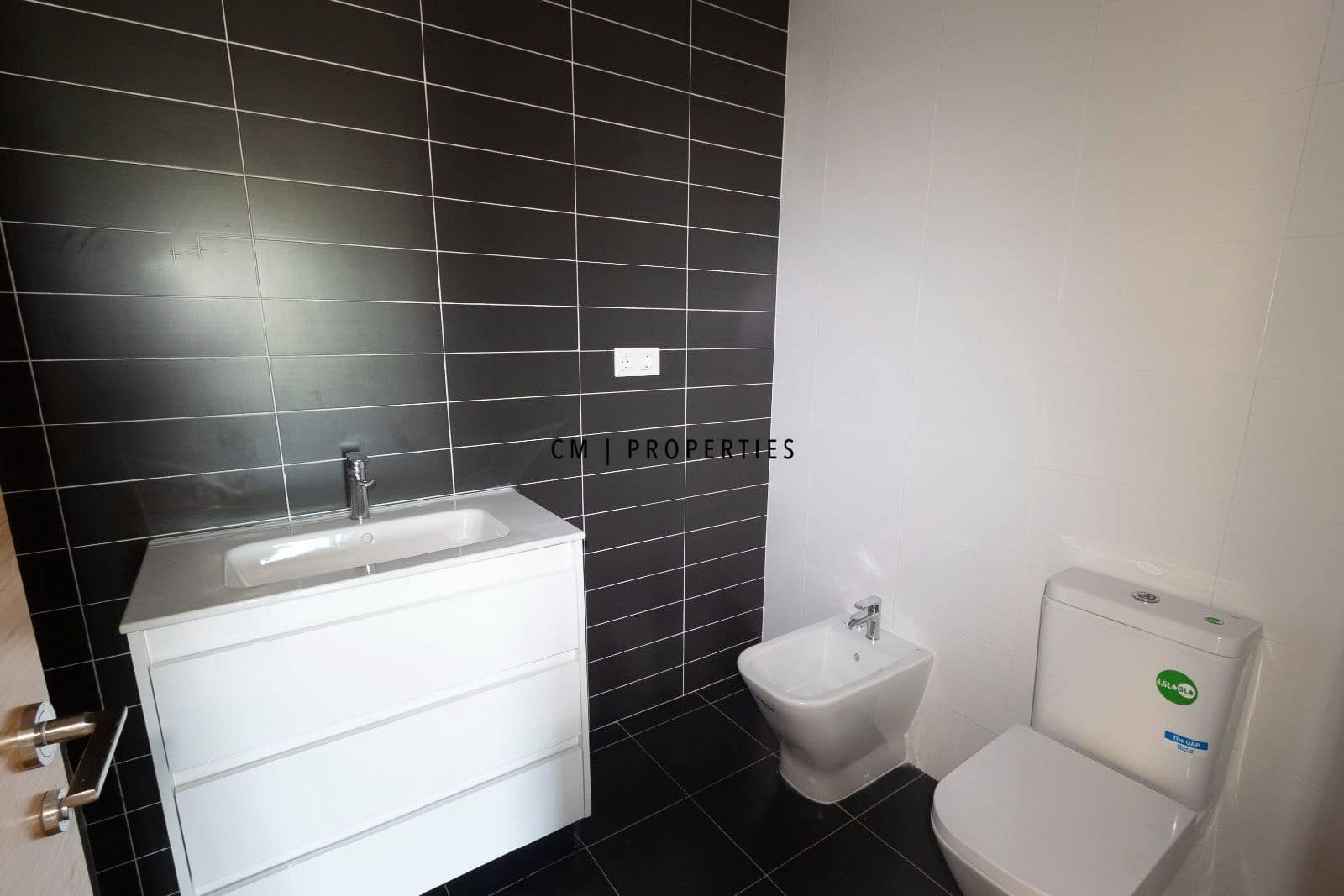 2 bedroom Flat for sale in Petres - € 165,000 (Ref: 9956533)