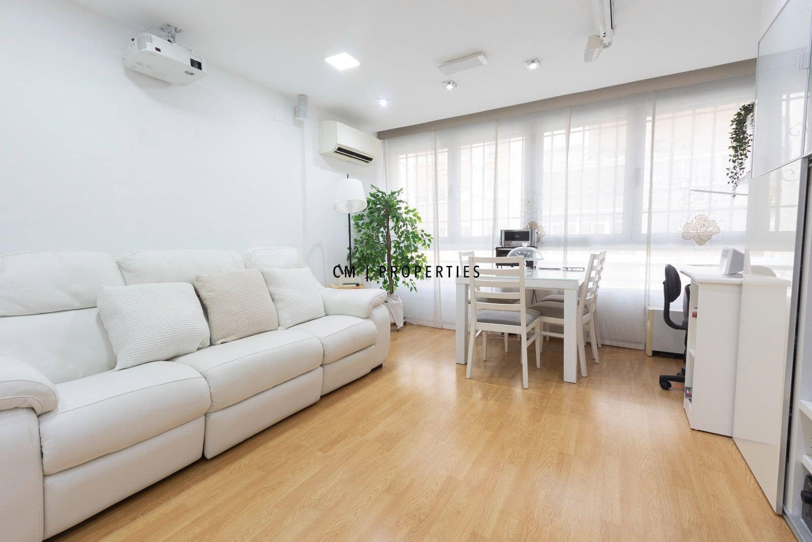 Appartement de 2 chambres à louer à Valence ville avec garage - 1 500 € (Ref: 9961520)