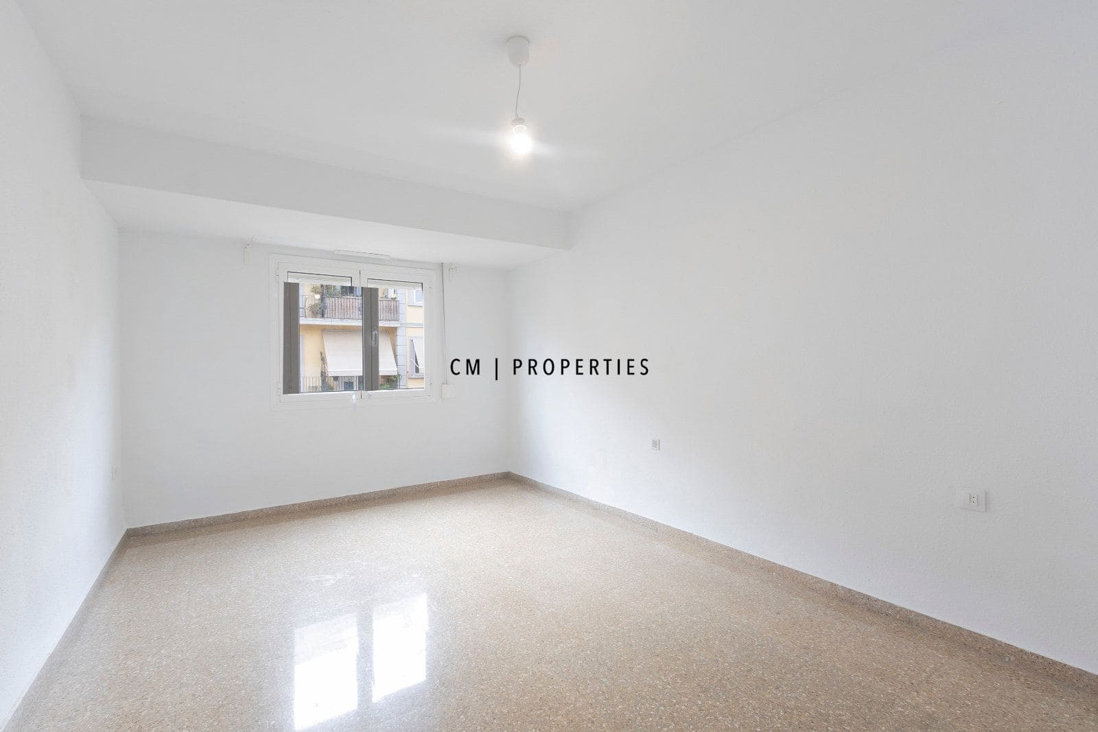 3 soveværelse Lejlighed til leje i Valencia by - € 1.400 (Ref: 9965679)