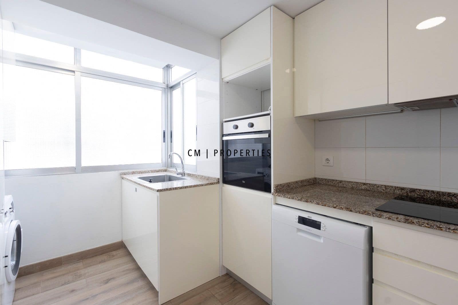3 soveværelse Lejlighed til leje i Valencia by - € 1.400 (Ref: 9965679)