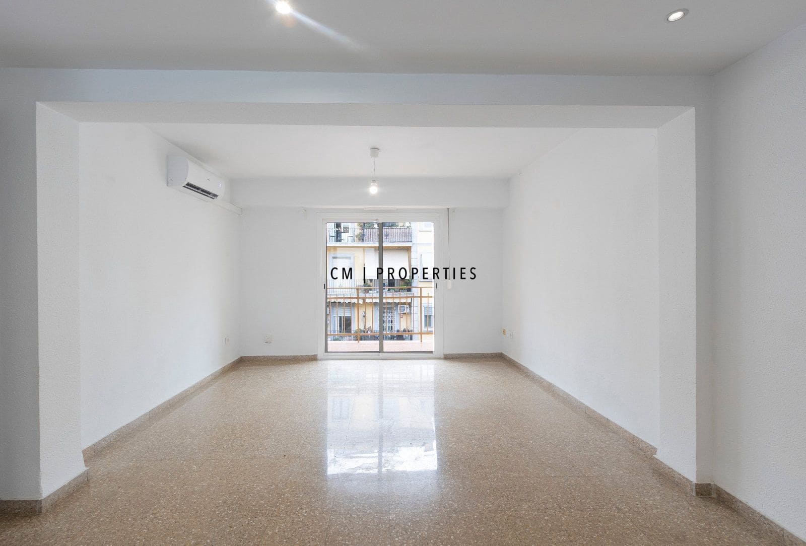 3 soveværelse Lejlighed til leje i Valencia by - € 1.400 (Ref: 9965679)