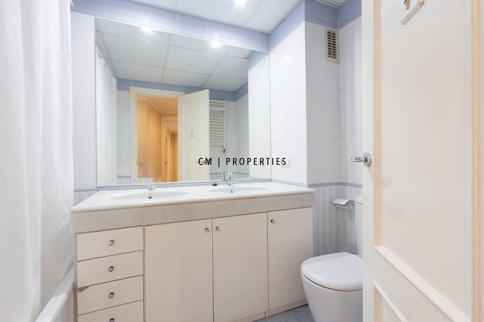 3 bedroom Flat for rent in Valencia city with garage - € 2,300 (Ref: 9970859)