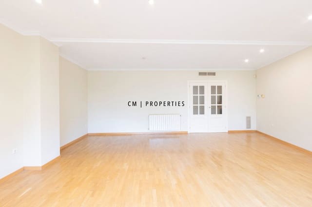 3 sovrum Lägenhet att hyra i El Pla del Real, Valencia stad med garage - 2 300 € (Ref: 9970859)