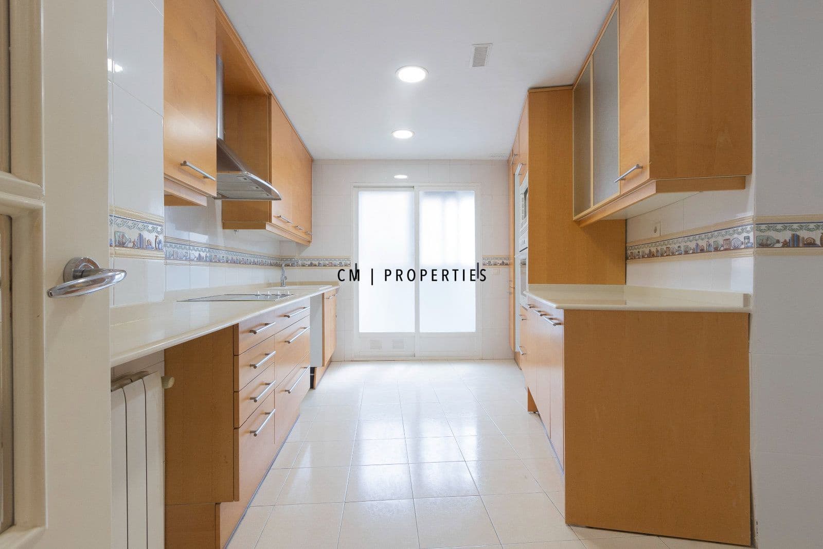 3 bedroom Flat for rent in Valencia city with garage - € 2,300 (Ref: 9970859)
