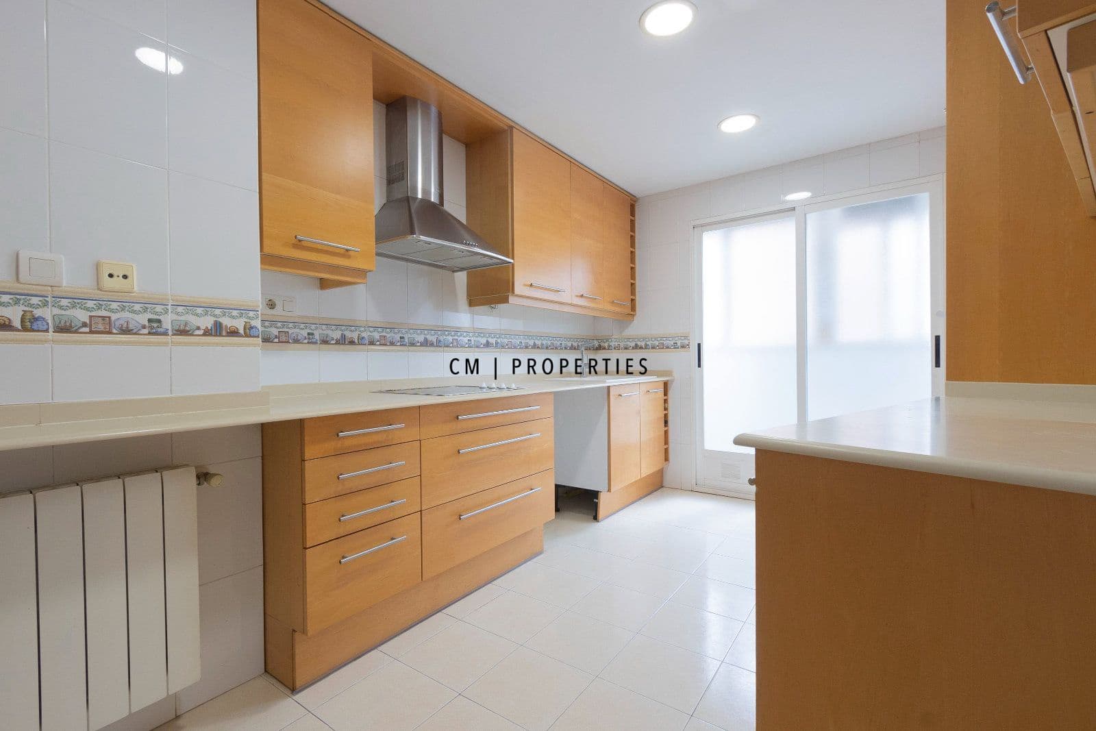 3 bedroom Flat for rent in Valencia city with garage - € 2,300 (Ref: 9970859)