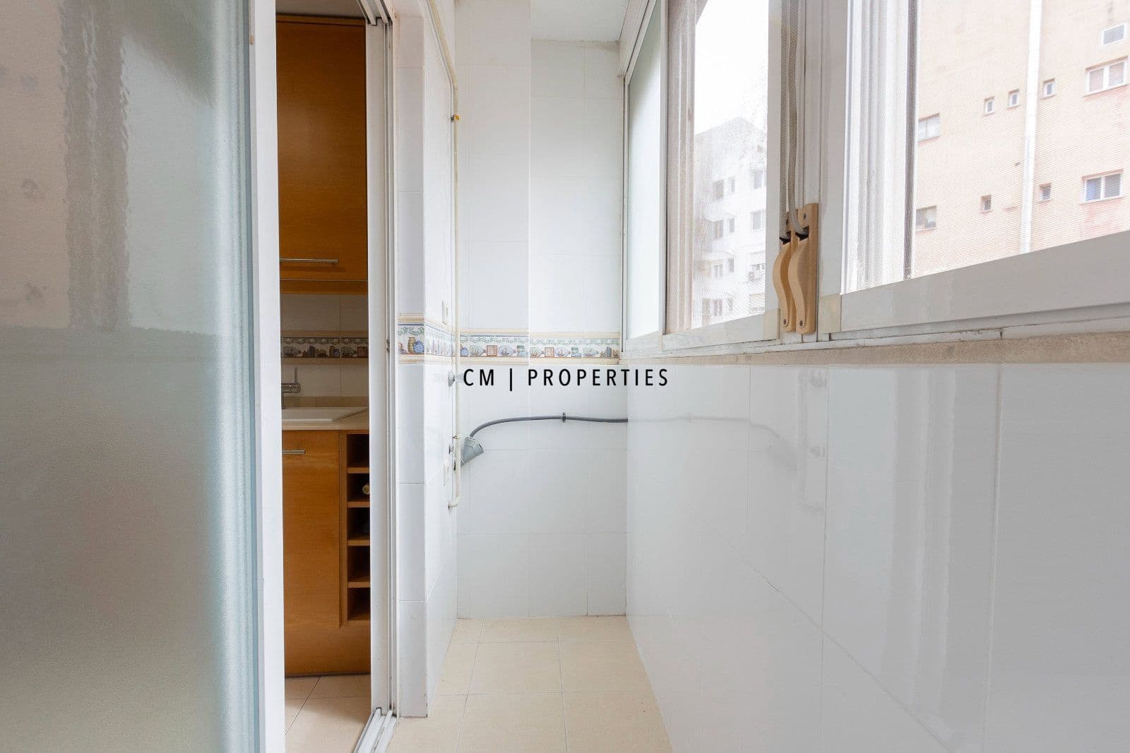 3 bedroom Flat for rent in Valencia city with garage - € 2,300 (Ref: 9970859)