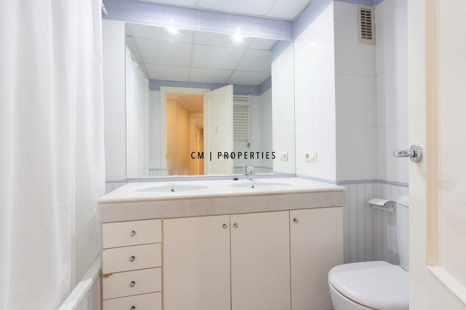 3 bedroom Flat for rent in Valencia city with garage - € 2,300 (Ref: 9970859)