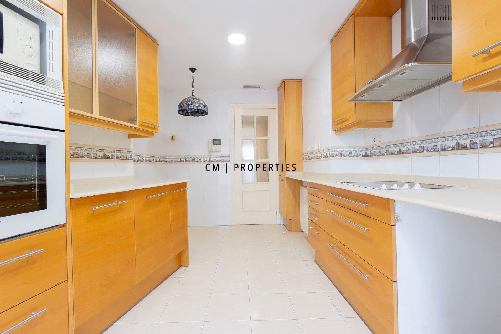 3 bedroom Flat for rent in Valencia city with garage - € 2,300 (Ref: 9970859)