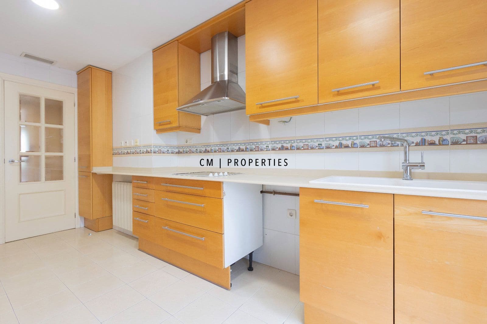 3 bedroom Flat for rent in Valencia city with garage - € 2,300 (Ref: 9970859)