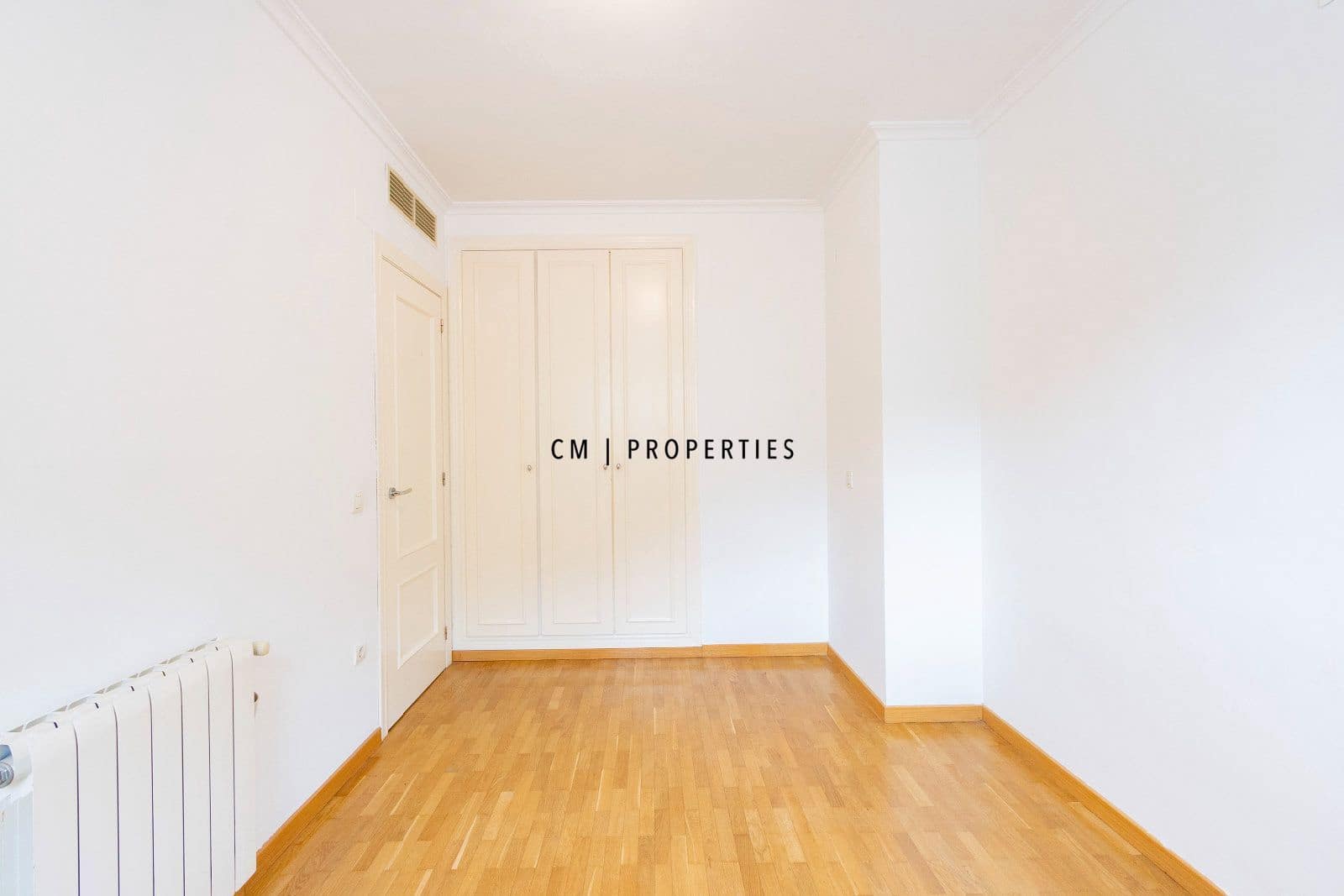 3 bedroom Flat for rent in Valencia city with garage - € 2,300 (Ref: 9970859)
