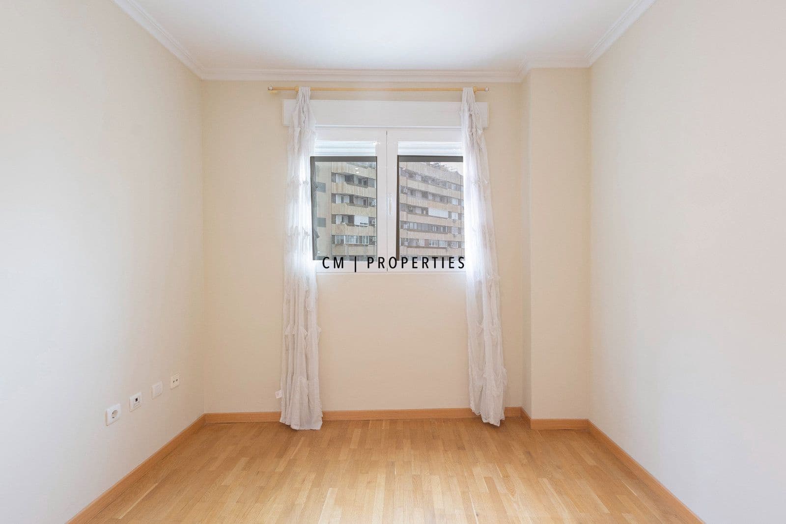 3 bedroom Flat for rent in Valencia city with garage - € 2,300 (Ref: 9970859)