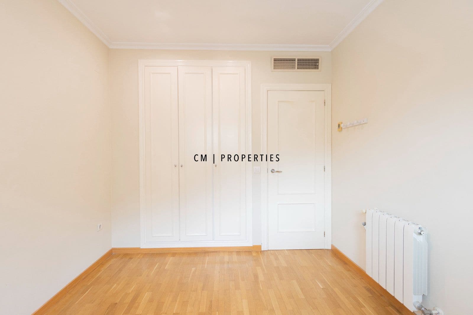 3 bedroom Flat for rent in Valencia city with garage - € 2,300 (Ref: 9970859)