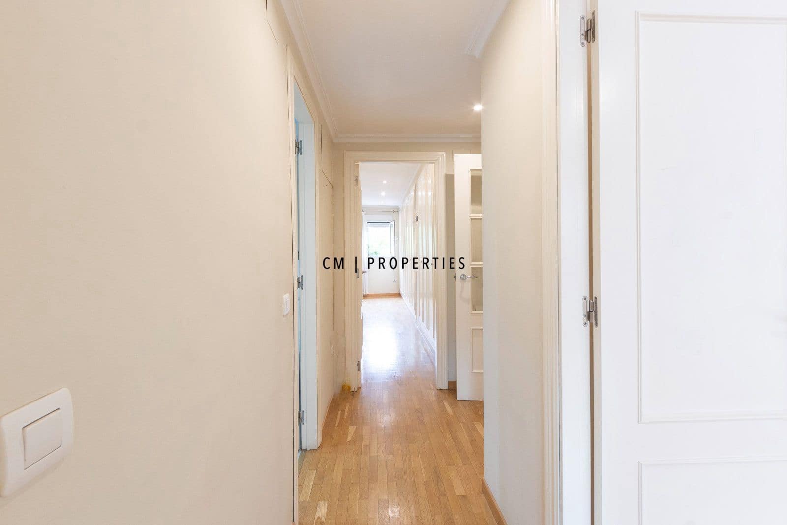 3 bedroom Flat for rent in Valencia city with garage - € 2,300 (Ref: 9970859)