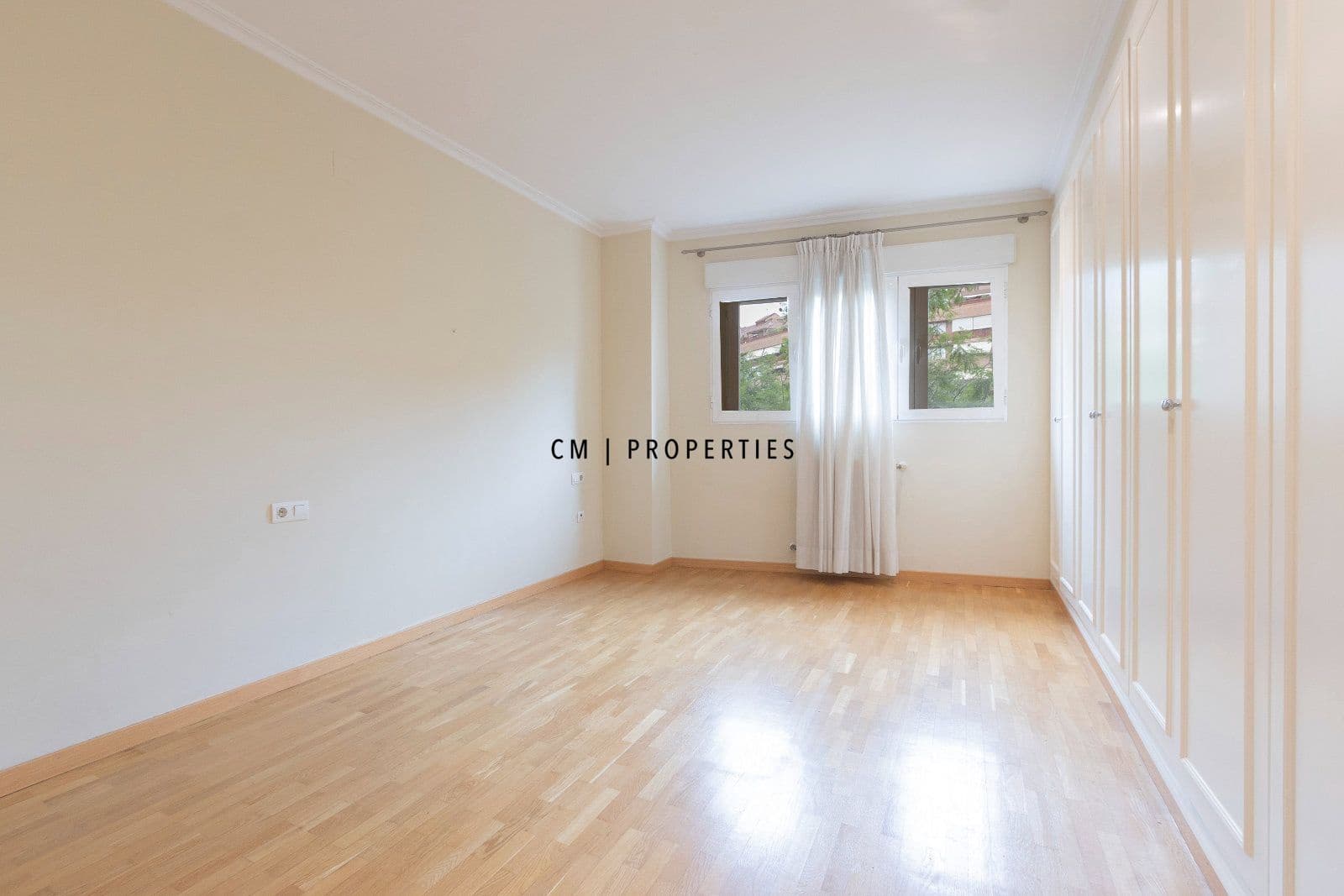 3 bedroom Flat for rent in Valencia city with garage - € 2,300 (Ref: 9970859)