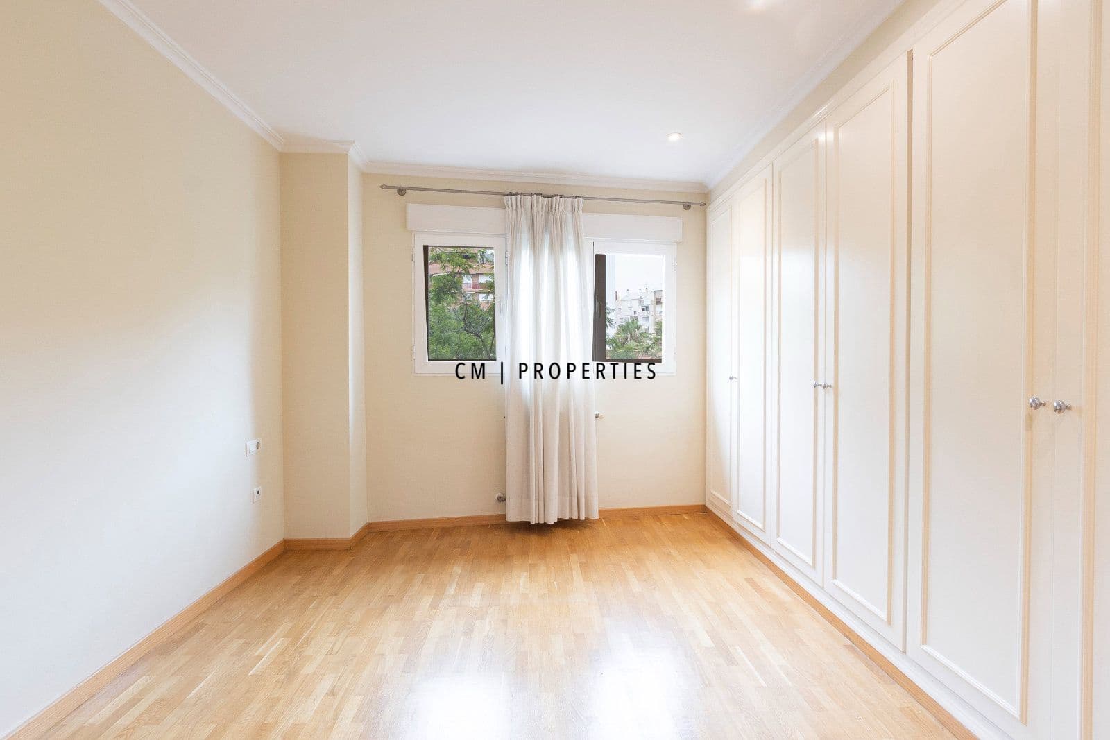 3 bedroom Flat for rent in Valencia city with garage - € 2,300 (Ref: 9970859)
