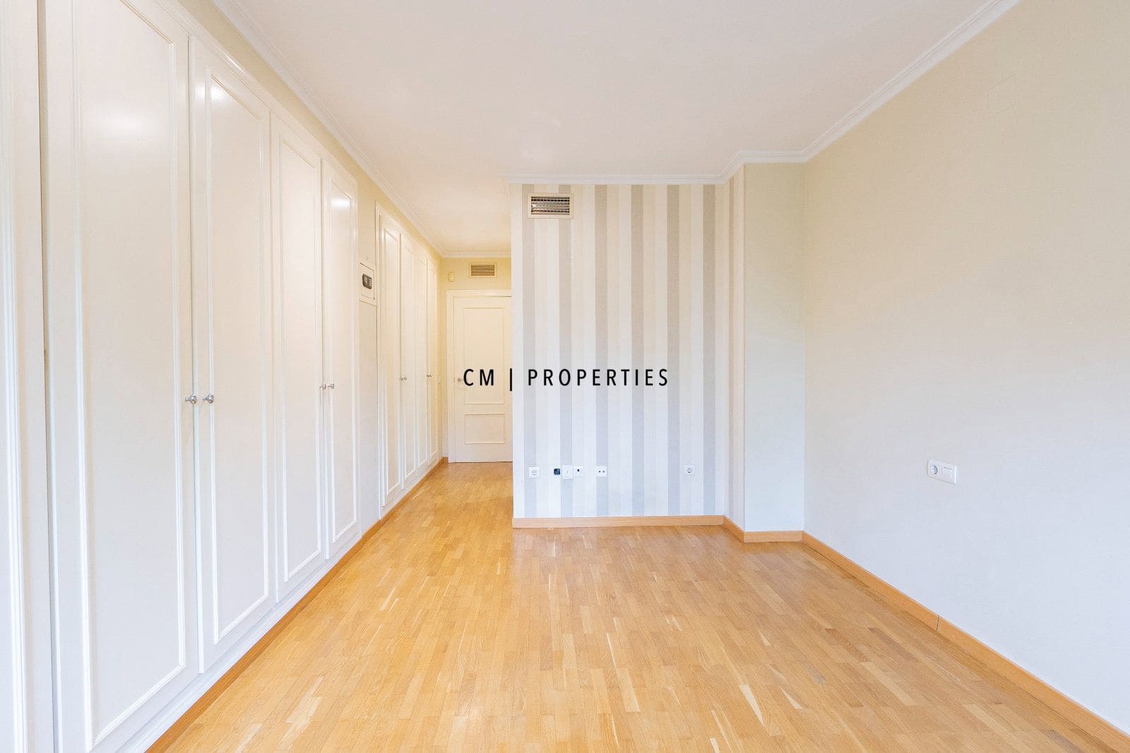 3 bedroom Flat for rent in Valencia city with garage - € 2,300 (Ref: 9970859)
