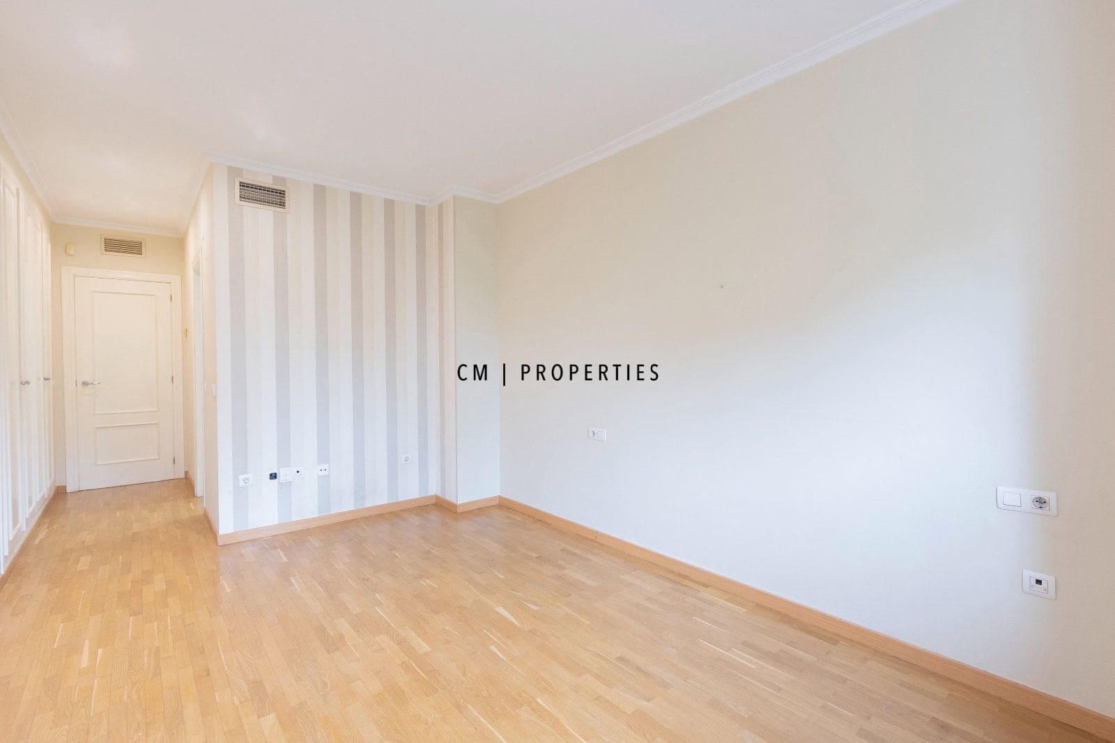 3 bedroom Flat for rent in Valencia city with garage - € 2,300 (Ref: 9970859)