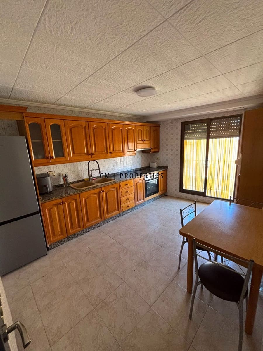 5 bedroom Flat for rent in Sagunto / Sagunt - € 1,500 (Ref: 9977887)