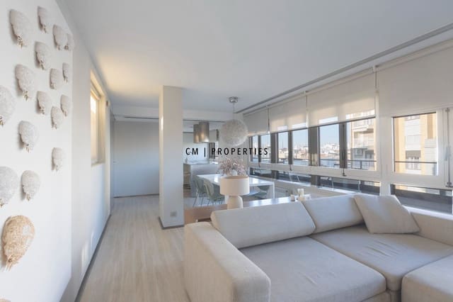 1 soveværelse Penthouse til leje i El Carme, Valencia by med garage - € 1.990 (Ref: 9981356)