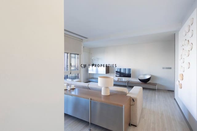 1 soveværelse Penthouse til leje i El Carme, Valencia by med garage - € 1.990 (Ref: 9981356)