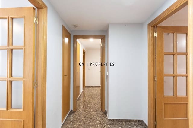 3 bedroom Flat for sale in Burjassot with garage - € 300,000 (Ref: 9985674)