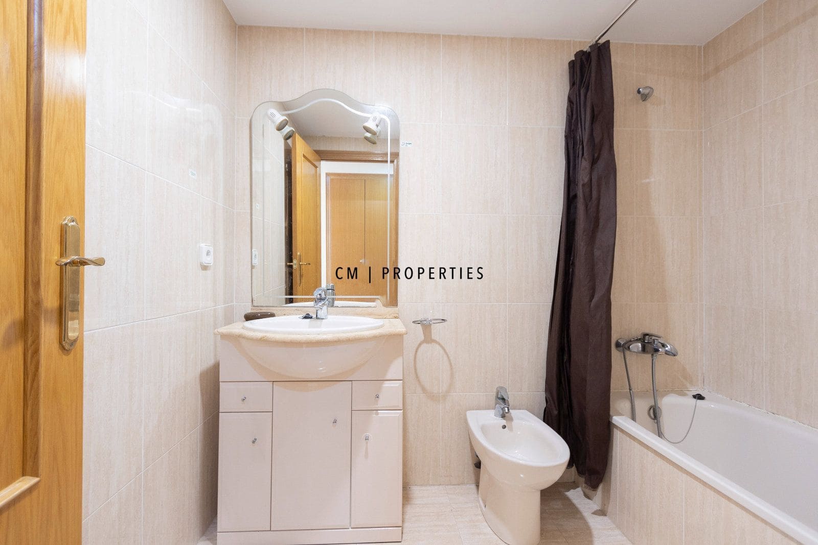 3 bedroom Flat for sale in Burjassot with garage - € 300,000 (Ref: 9985674)