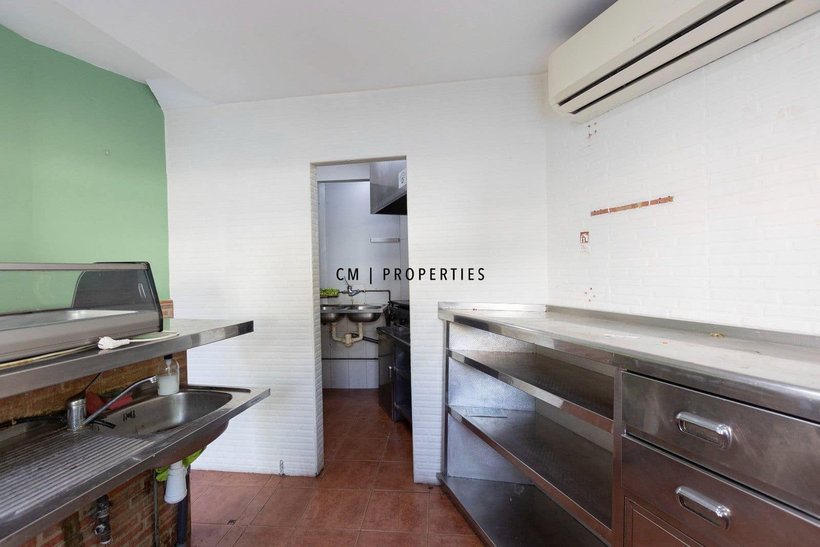 Erhverv til leje i Valencia by - € 975 (Ref: 9985819)