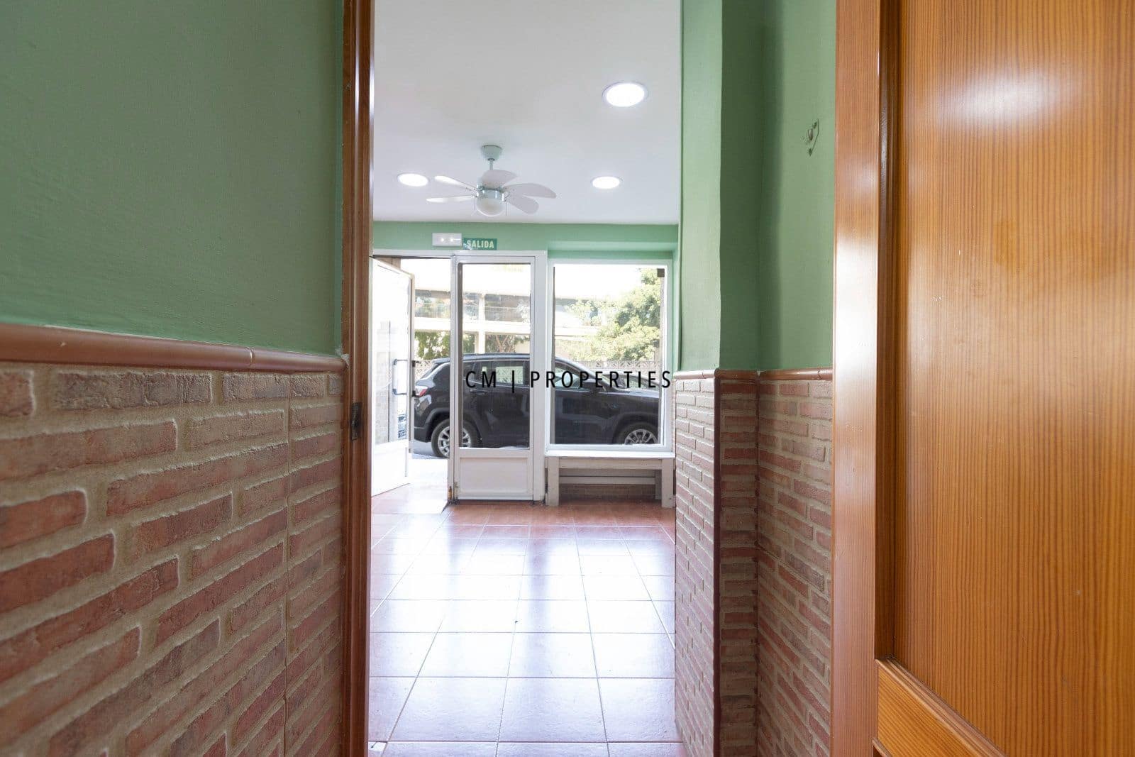 Erhverv til leje i Valencia by - € 975 (Ref: 9985819)