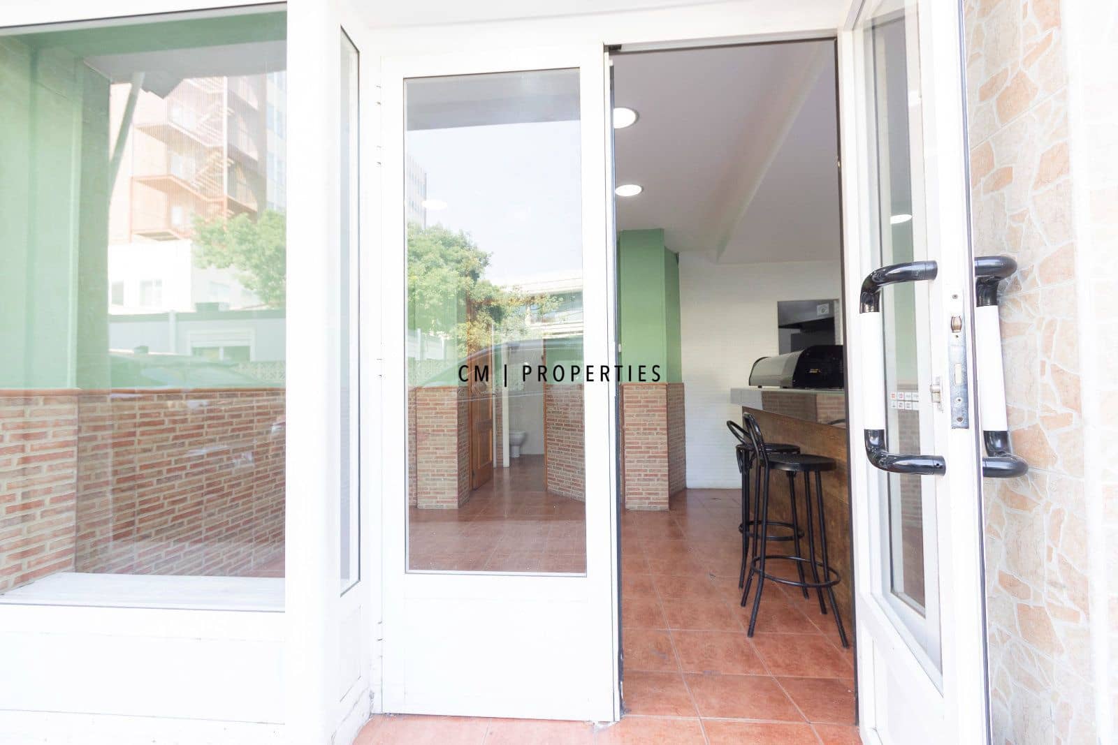 Erhverv til leje i Valencia by - € 975 (Ref: 9985819)