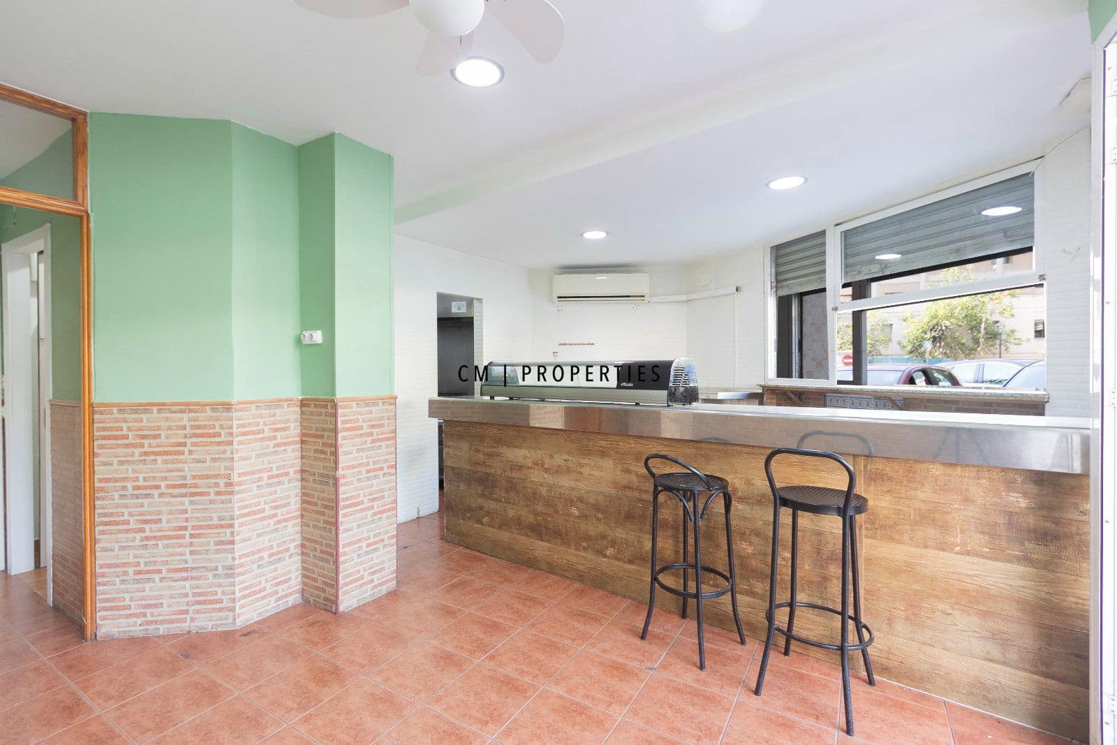 Erhverv til leje i Valencia by - € 975 (Ref: 9985819)