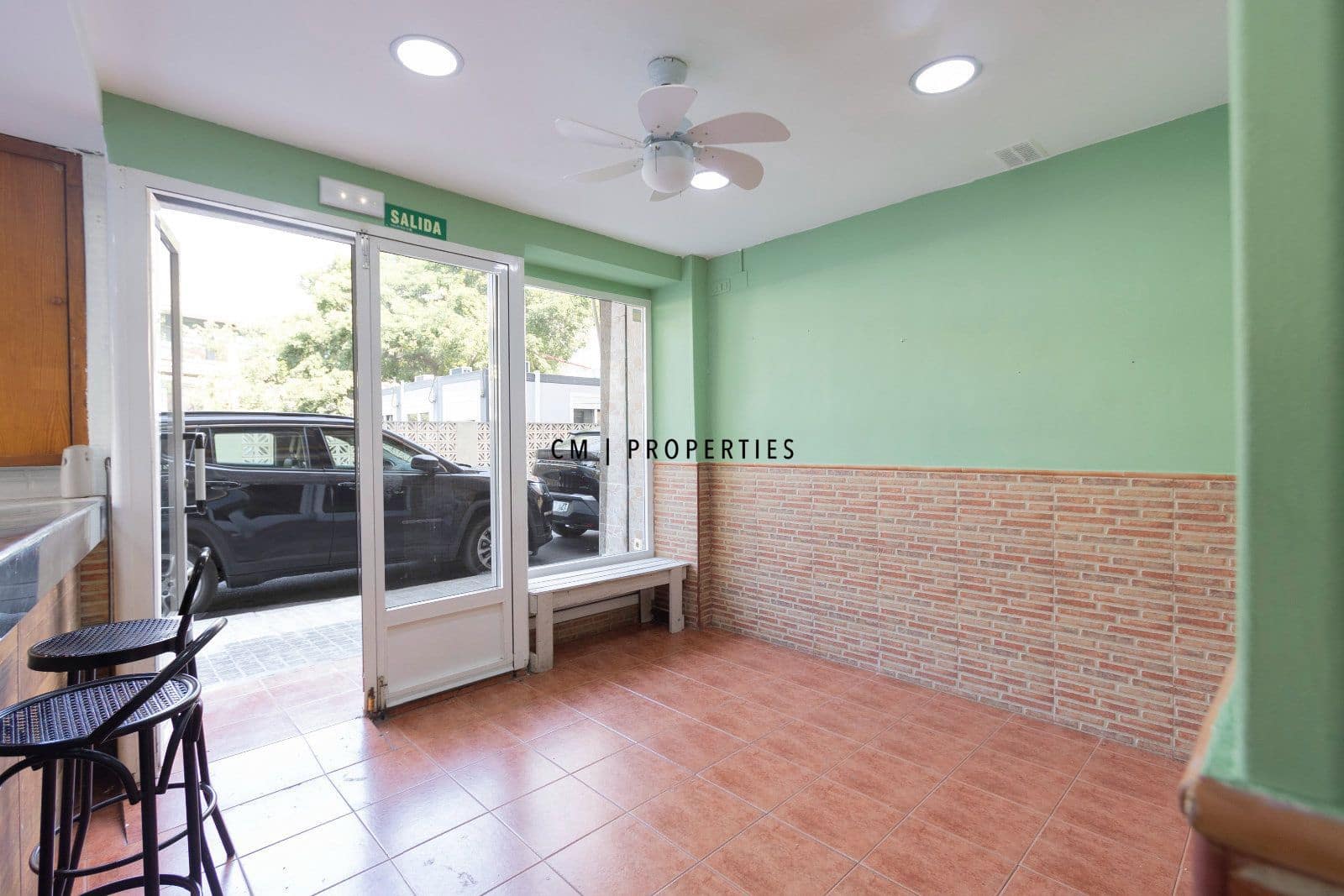 Erhverv til leje i Valencia by - € 975 (Ref: 9985819)