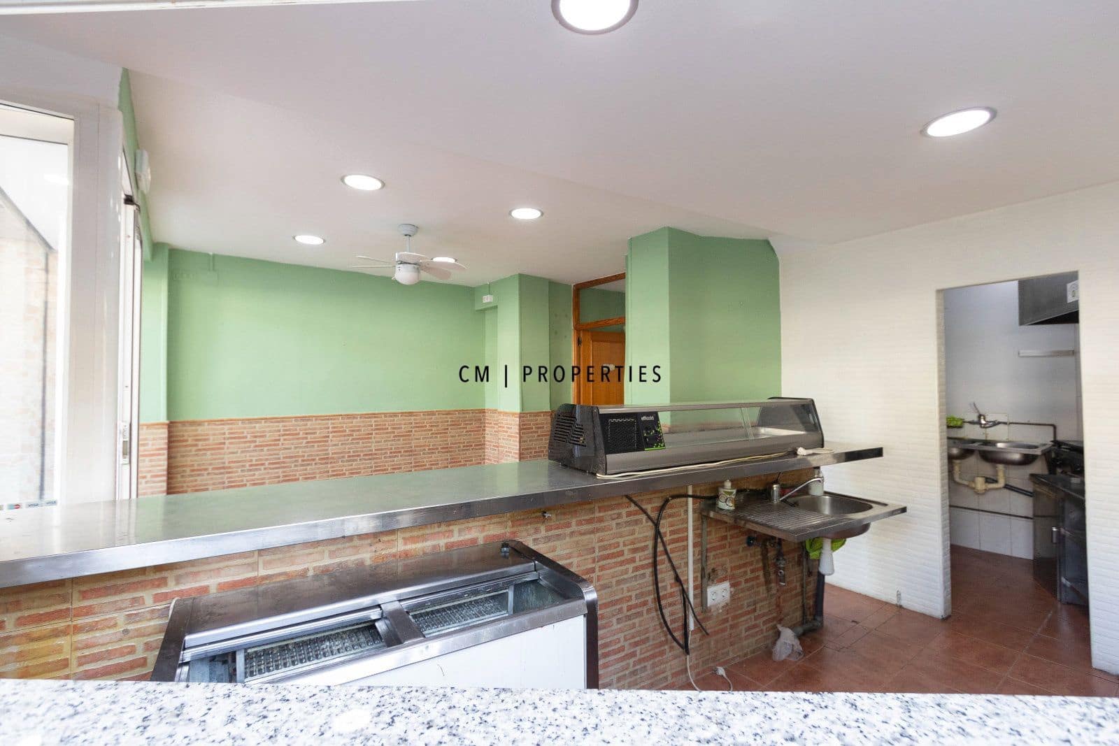 Erhverv til leje i Valencia by - € 975 (Ref: 9985819)