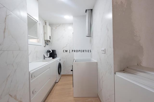4 bedroom Flat for rent in L'Eixample, Valencia city - € 1,750 (Ref: 9996206)