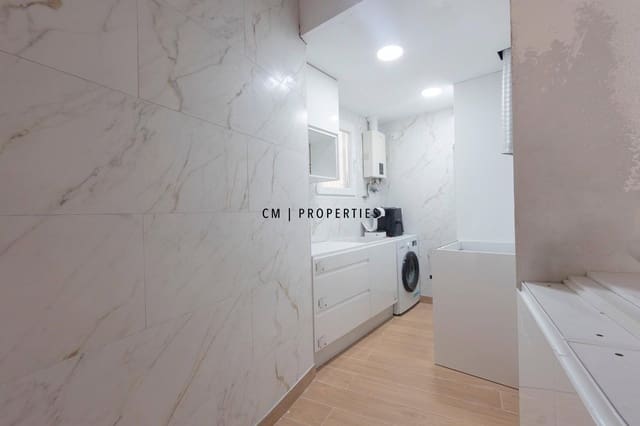 4 bedroom Flat for rent in L'Eixample, Valencia city - € 1,750 (Ref: 9996206)
