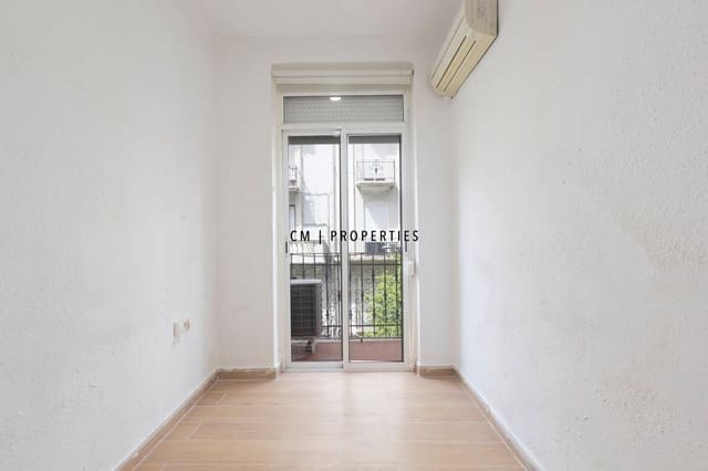 4 bedroom Flat for rent in L'Eixample, Valencia city - € 1,750 (Ref: 9996206)