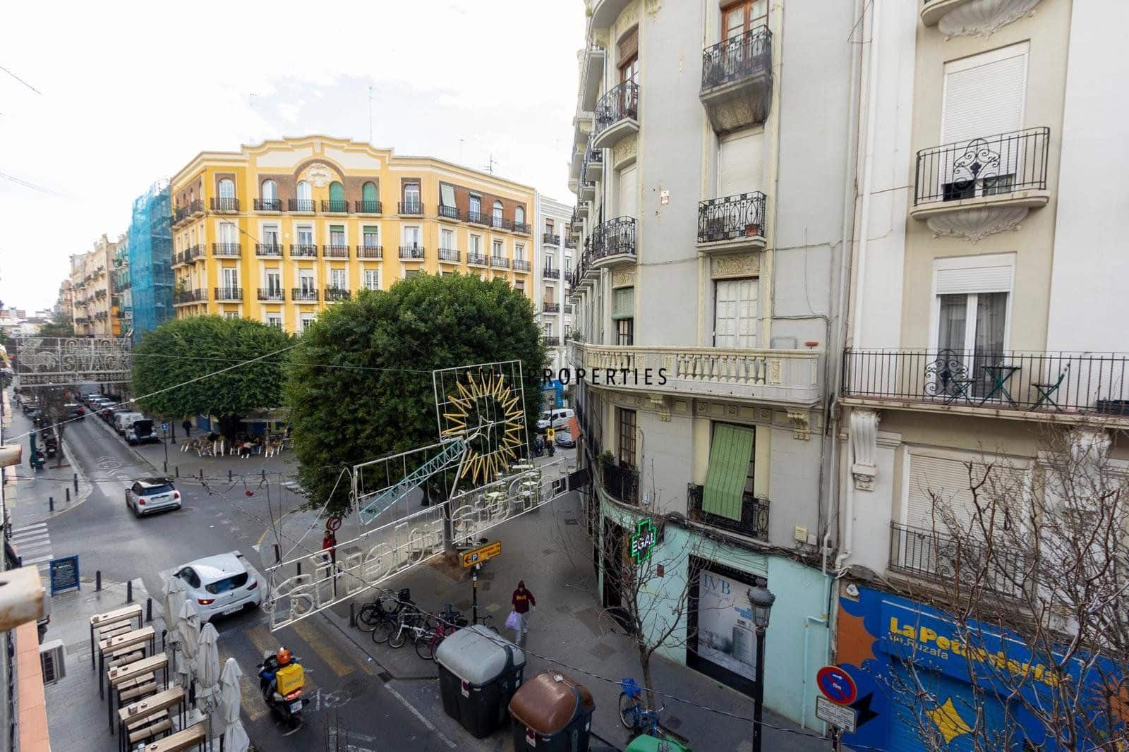 4 bedroom Flat for rent in Valencia city - € 1,750 (Ref: 9996206)
