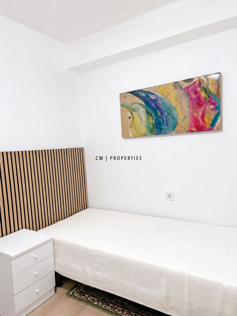 3 slaapkamer Flat te huur in Moncada - € 1.200 (Ref: 9996364)