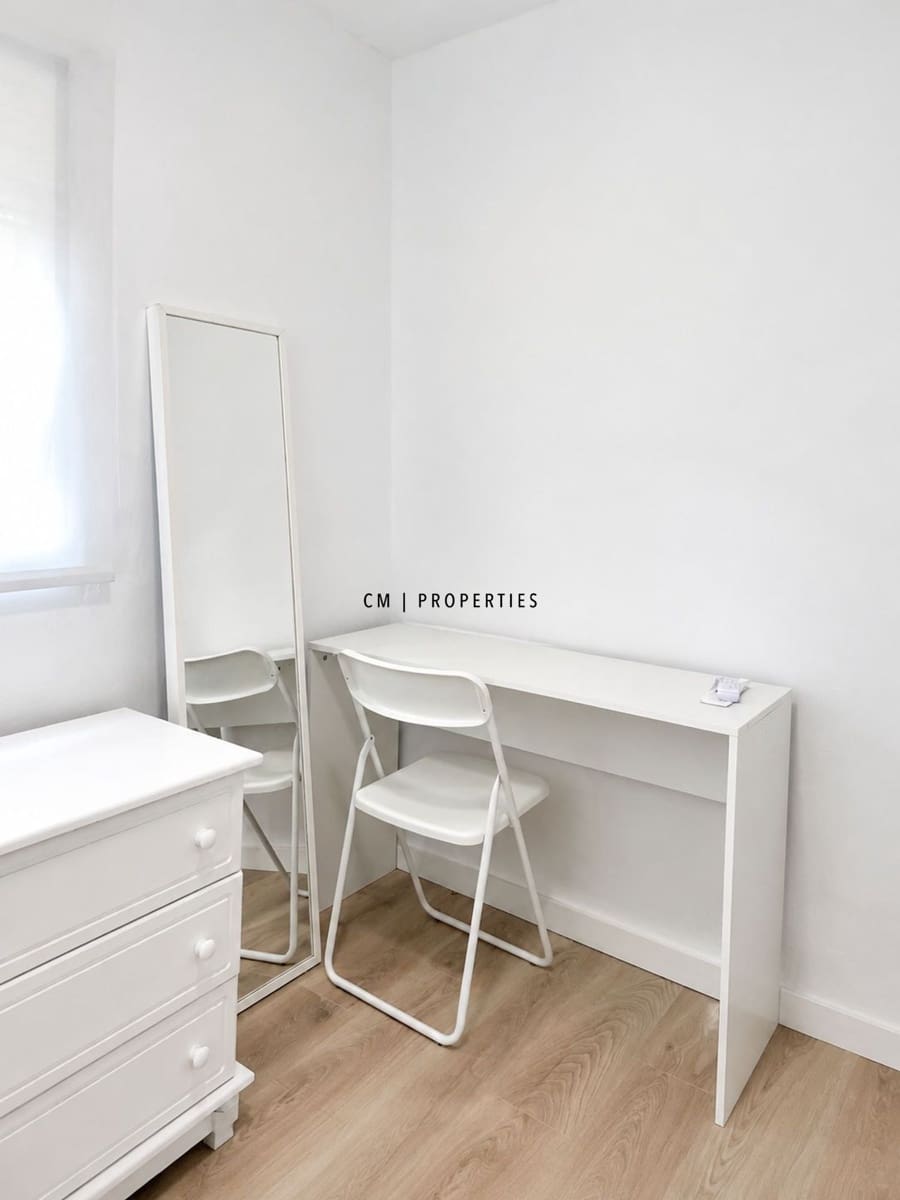 3 slaapkamer Flat te huur in Moncada - € 1.200 (Ref: 9996364)
