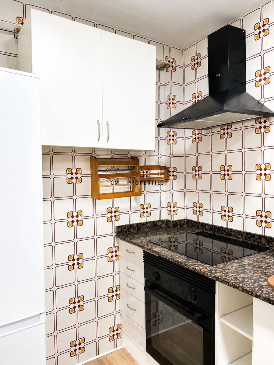 3 slaapkamer Flat te huur in Moncada - € 1.200 (Ref: 9996364)
