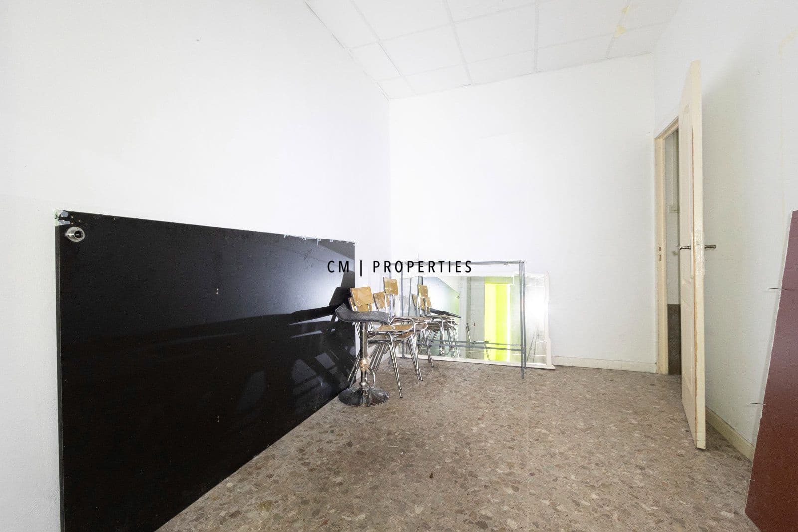 Kommersiell til leie i Valencia by - € 975 (Ref: 9996416)