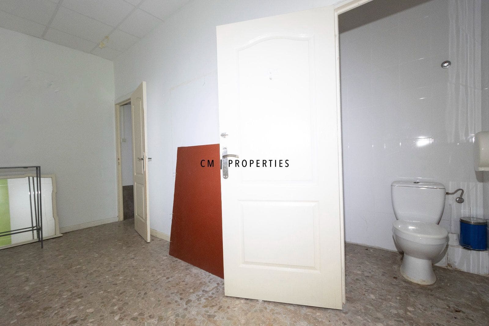 Kommersiell til leie i Valencia by - € 975 (Ref: 9996416)