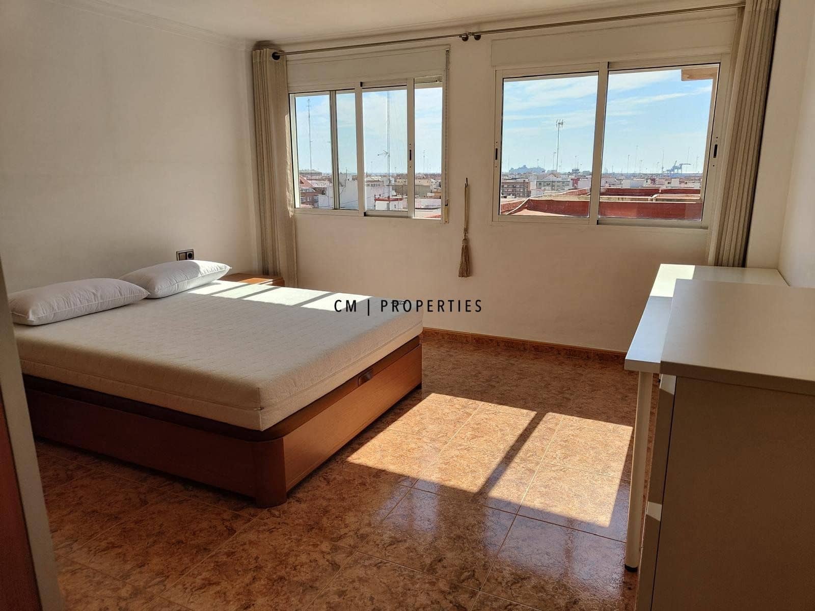 2 slaapkamer Penthouse te huur in Valencia stad - € 1.200 (Ref: 9999284)