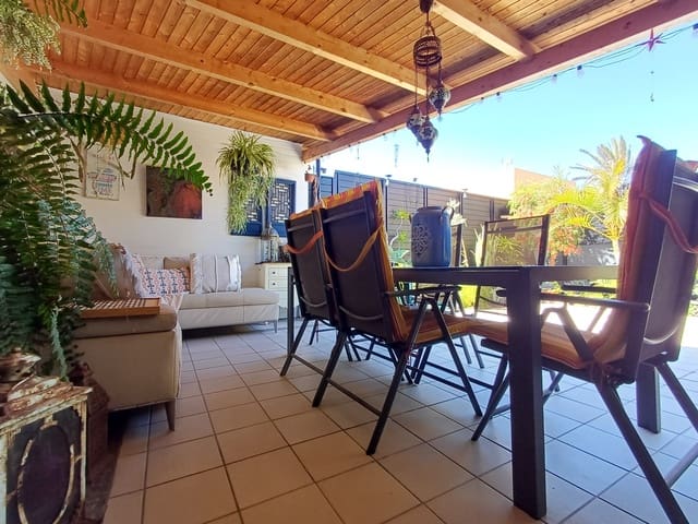 2 quarto Moradia para venda em Corralejo, La Oliva com garagem - 315 000 € (Ref: 9837709)