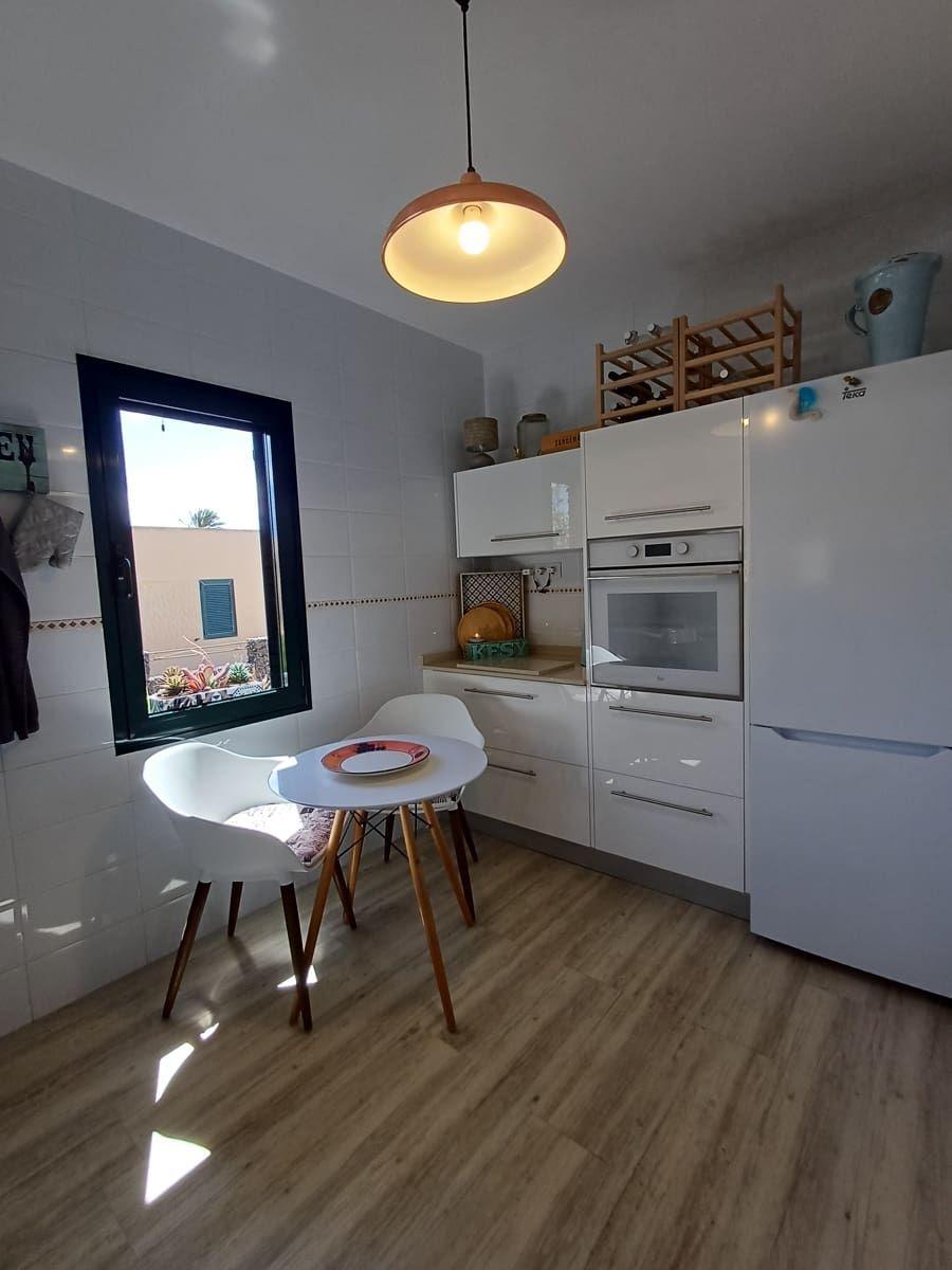 2 bedroom Villa for sale in Corralejo with garage - € 315,000 (Ref: 9837709)