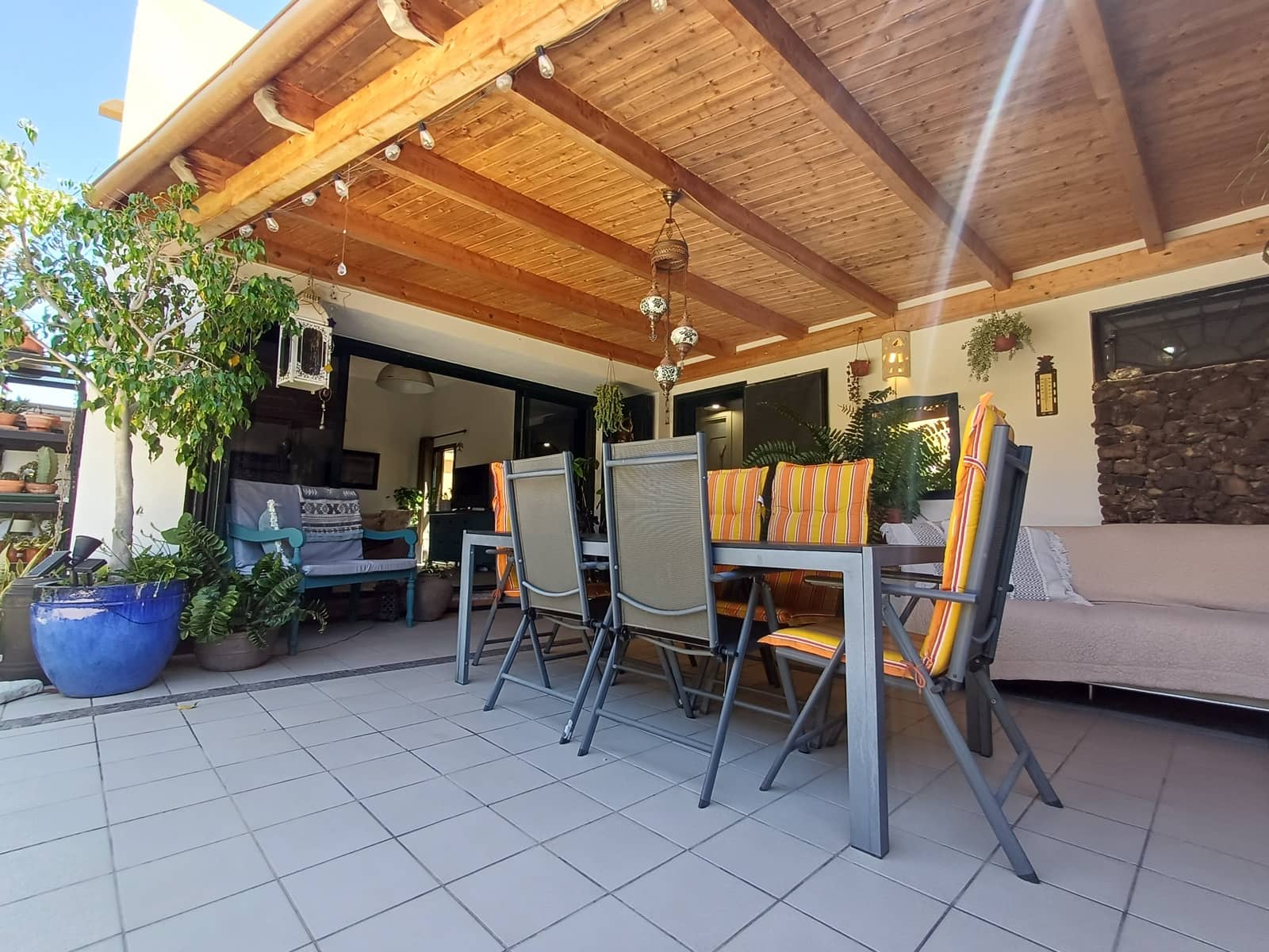 2 bedroom Villa for sale in Corralejo with garage - € 315,000 (Ref: 9837709)