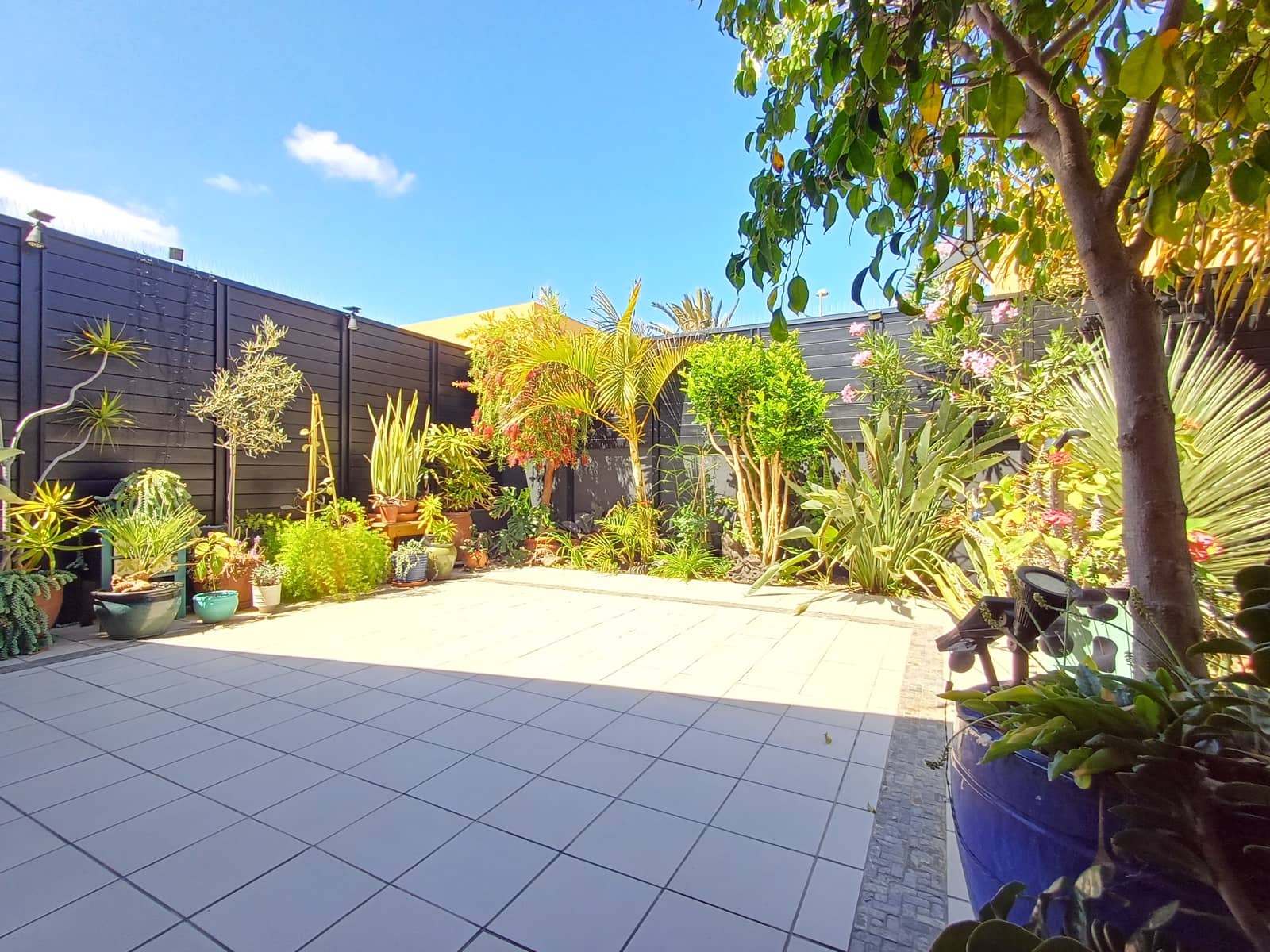 2 bedroom Villa for sale in Corralejo with garage - € 315,000 (Ref: 9837709)
