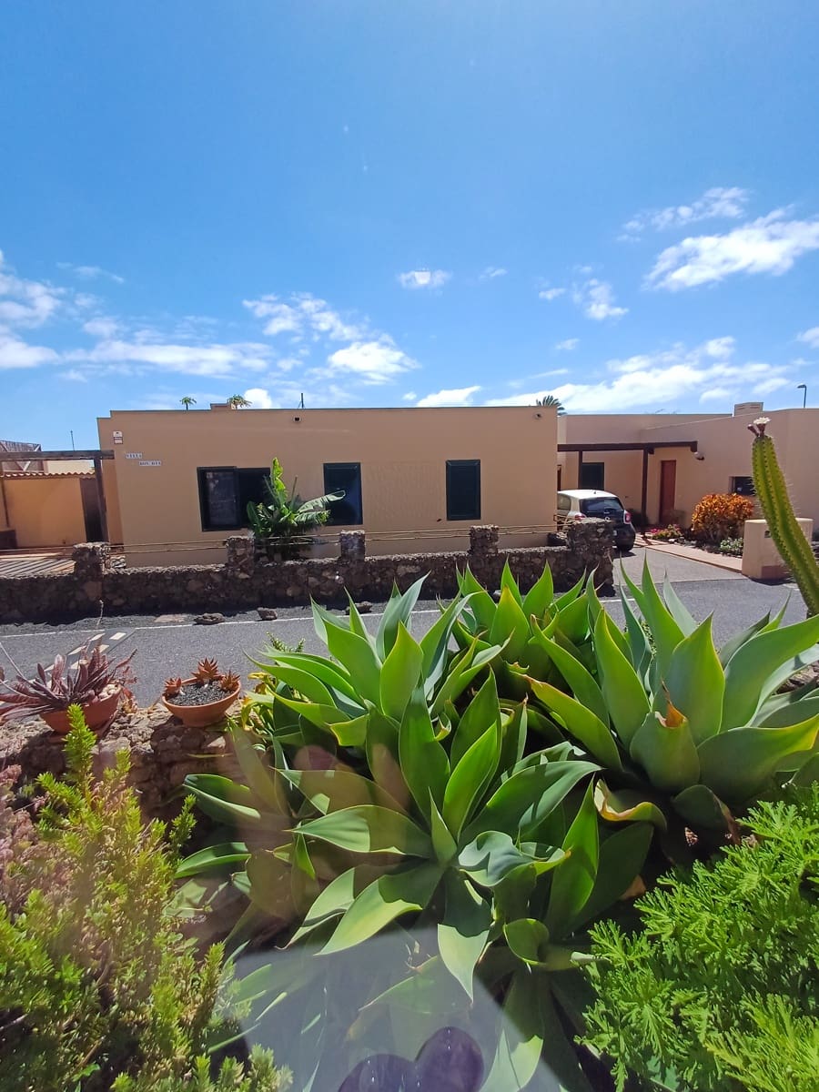 2 bedroom Villa for sale in Corralejo with garage - € 315,000 (Ref: 9837709)