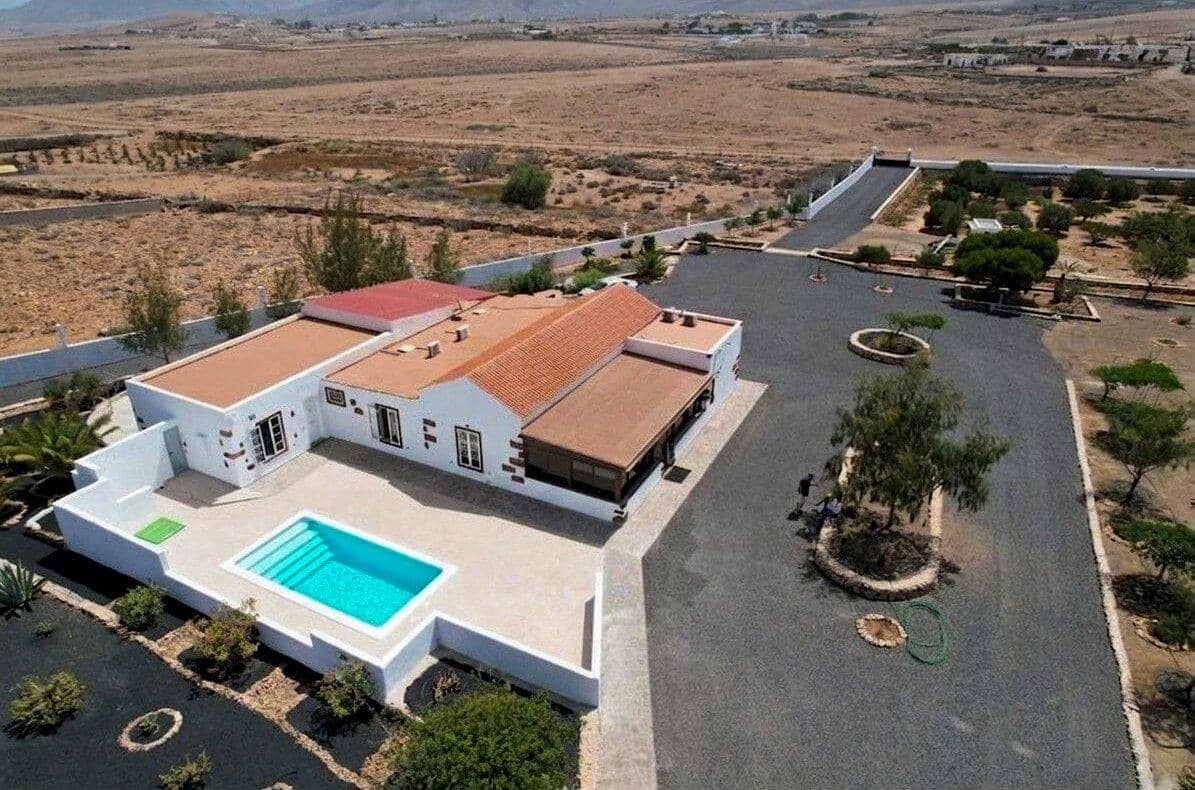 5 sovrum Villa till salu i Puerto del Rosario med pool garage - 590 000 € (Ref: 10022633)