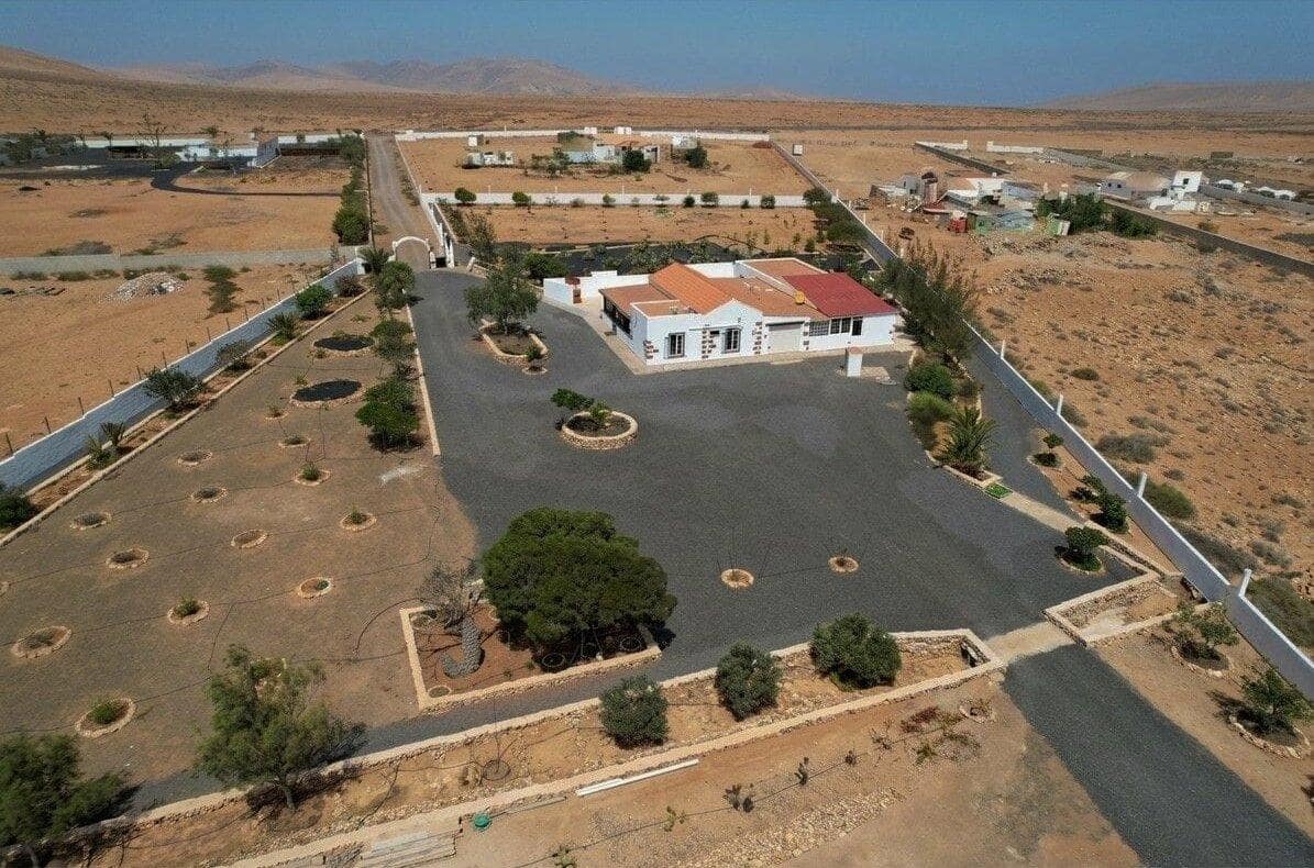 5 sovrum Villa till salu i Puerto del Rosario med pool garage - 590 000 € (Ref: 10022633)